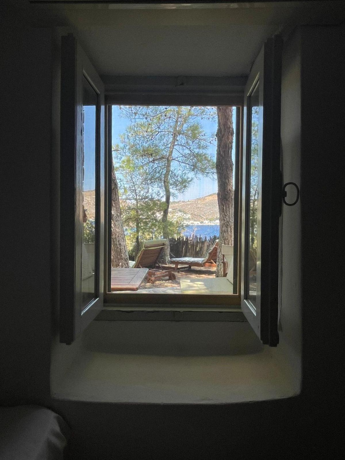 Petrino 2 - Traditional Lerian House Lakkion Exterior photo